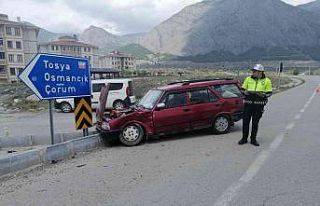 Hafit ticari araç ile otomobil çarpıştı: 1 yaralı