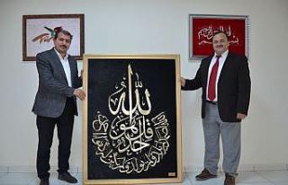 Halk Eğitim Merkezinden camiye anlamlı hediye