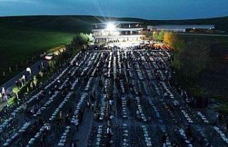 Hamo Ağadan 3 bin kişiye iftar yemeği