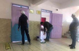 Hassa Belediyesi hasarlı okulları onarıyor