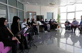 Hastalara ney dinletisi