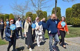 Hastane çalışanları sağlık için yürüdü