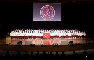 Hemşirelik bölümü öğrencileri üniformalarını...