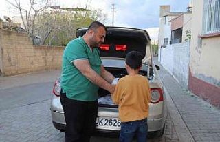 Her gün yetim ailelere iftarlık götürüyor