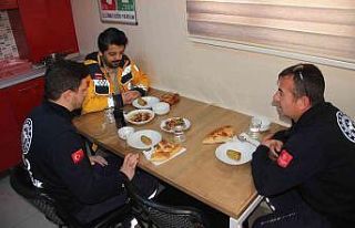 Herkes oruç açarken onlar hayat kurtarıyor