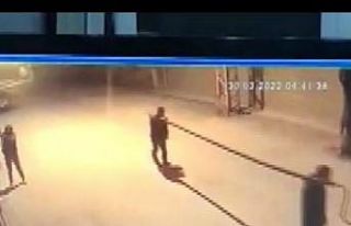 Hırsız duvardan inerken hırsızlarla karşılaştı