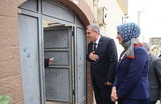 İftar öncesi kapı kapı dolaştı