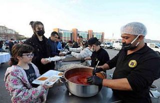 İftar sofrası Çamlıca Mahallesi’ne kuruldu