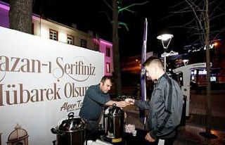 İftar sonrası çaylar İnegöl Belediyesinden