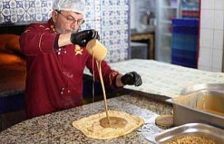 İftarda tatlı, sahurda ekmek vazgeçilmez lezzet;...