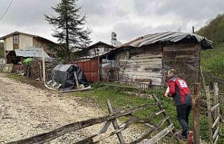 İhtiyaç sahiplerine gıda kolileri veriliyor