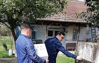 İhtiyaç sahiplerine Ramazan kolisi dağıtılıyor
