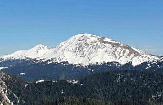 Ilgaz Dağı’nda Nisan ayında kar güzelliği