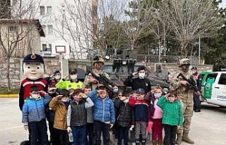 İlkokul öğrencilerinden jandarmaya ziyaret