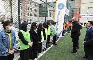 İpekyolu Belediyesinden okullara spor malzemesi desteği