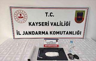İş yerinde uyuşturucu satan 2 kişi yakalandı