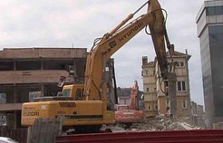 İşhanının yıkımı devam ediyor