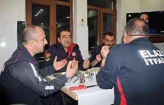 İtfaiyeciler ilk sahuru görev başında yaptı