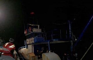 İzmir açıklarında 168 düzensiz göçmen ile 2...