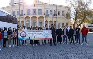 İzmir TEM Şube, öğrencilere tarihi yerleri gezdiriyor