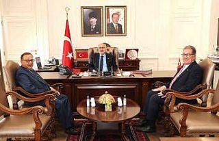 İzmir Valisi Köşger, Aydınlı borsa yöneticilerini...