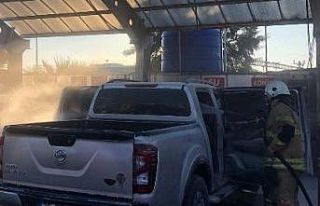 İzmir’de araç yıkama sırasında çıkan yangında...