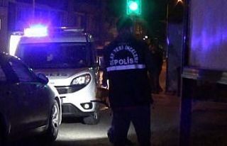 İzmir’de korkunç cinayet: Babasını bıçaklayarak...