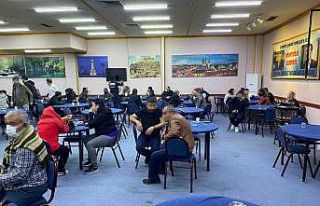 İzmir’deki ‘Kolpaçino’ kumarhanesine yine...