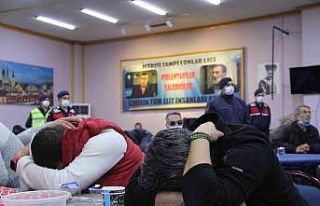 İzmir’in ’Kolpaçino’ kumarhanesine baskın...Jandarmayı...