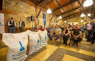 İzmirli üreticiye kuzu büyütme yemi desteği