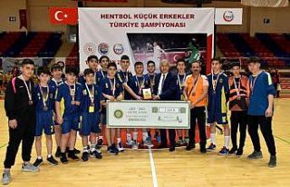 İzzet Öksüzkaya hentbolde Türkiye 4.’sü oldu