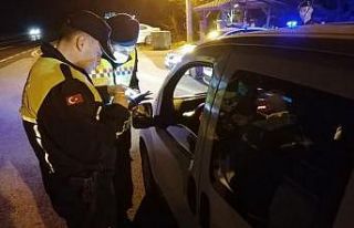 Jandarma ekiplerinin denetiminde 3 araç trafikten...