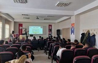 Jandarma, öğrenci ve öğretmenleri siber suçlara...