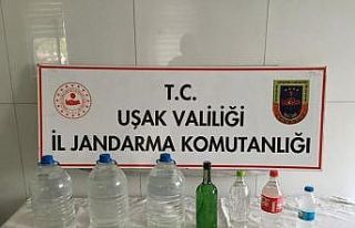Kaçak alkol üretirken suçüstü yakalandı
