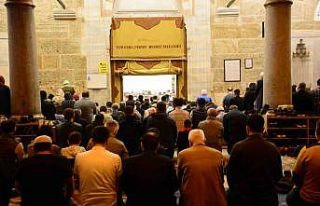 Kadir Gecesinde binler, camilere akın etti