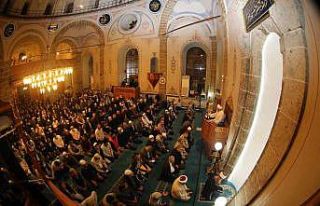 Kadir Gecesi’nde eller dua için semaya kalktı