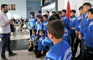 Kağıtspor güreşte Türkiye şampiyonu