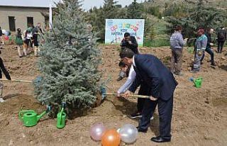 Kamu Başdenetçisi Malkoç, ilkokul öğrencileriyle...