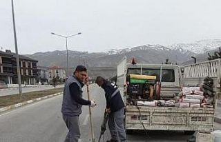 Kanalizasyon baca kapakları yenileniyor