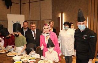 Kanser tedavisi gören çocuklar ve aileleri iftar...
