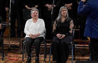 Kanseri yenen koro, hastalıkla mücadele edenlere...