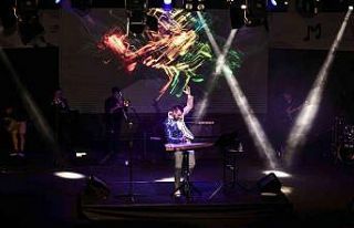 Kanun virtüözü Ahmet Baran, Mersinlileri coşturdu