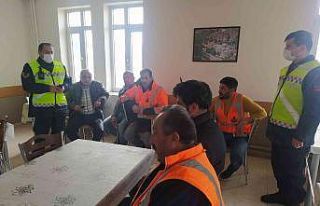 Karayolları ekiplerine jandarmadan ‘Trafik Güvenliği’...