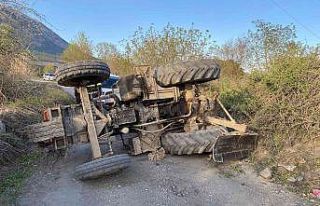 Kargı’da traktör devrildi: 1 yaralı