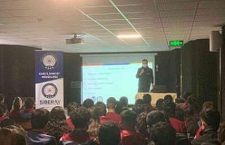 Kars’ta öğretmen öğrenciler bilgilendirildi