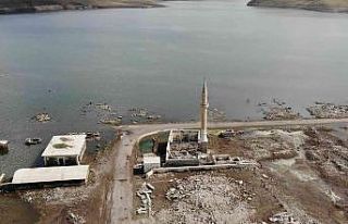 Kars’ta sel suları Boğazköy camisinin minaresi...