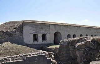 Kars’ta yaklaşık 200 yıllık tabya gözler önünde...