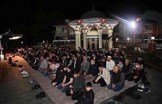 Kartepe’de camiiler doldu taştı