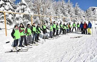 Kartepe’de gençler kayak yapmayı öğrendi