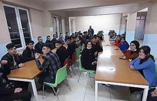 Kaymakam Demirer öğrencilerle iftarda bir araya...